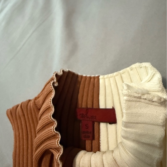 BKE Ribbed Tank Top in deep and Cream - size SMALL - Picture 2 of 8